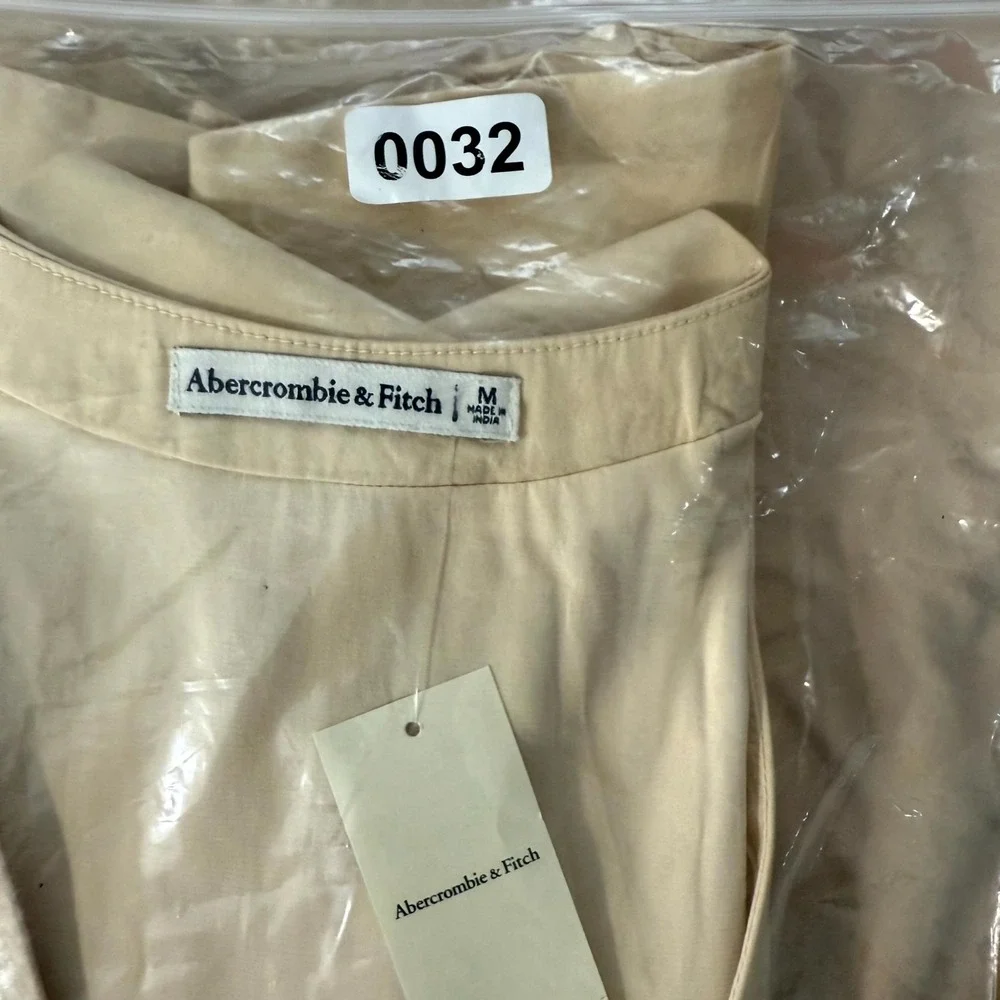 Abercrombie & Fitch Vest Women's Medium Cream‎ V-Neck Sleeveless Button-Front - Picture 9 of 9